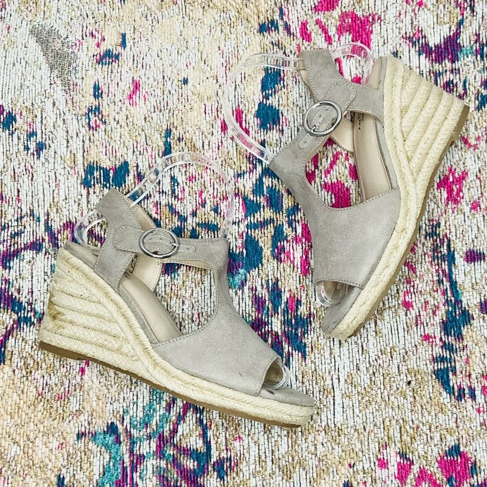LifeStride • Tyra Taupe Grey Espadrille Wedge Sandal • 6.5